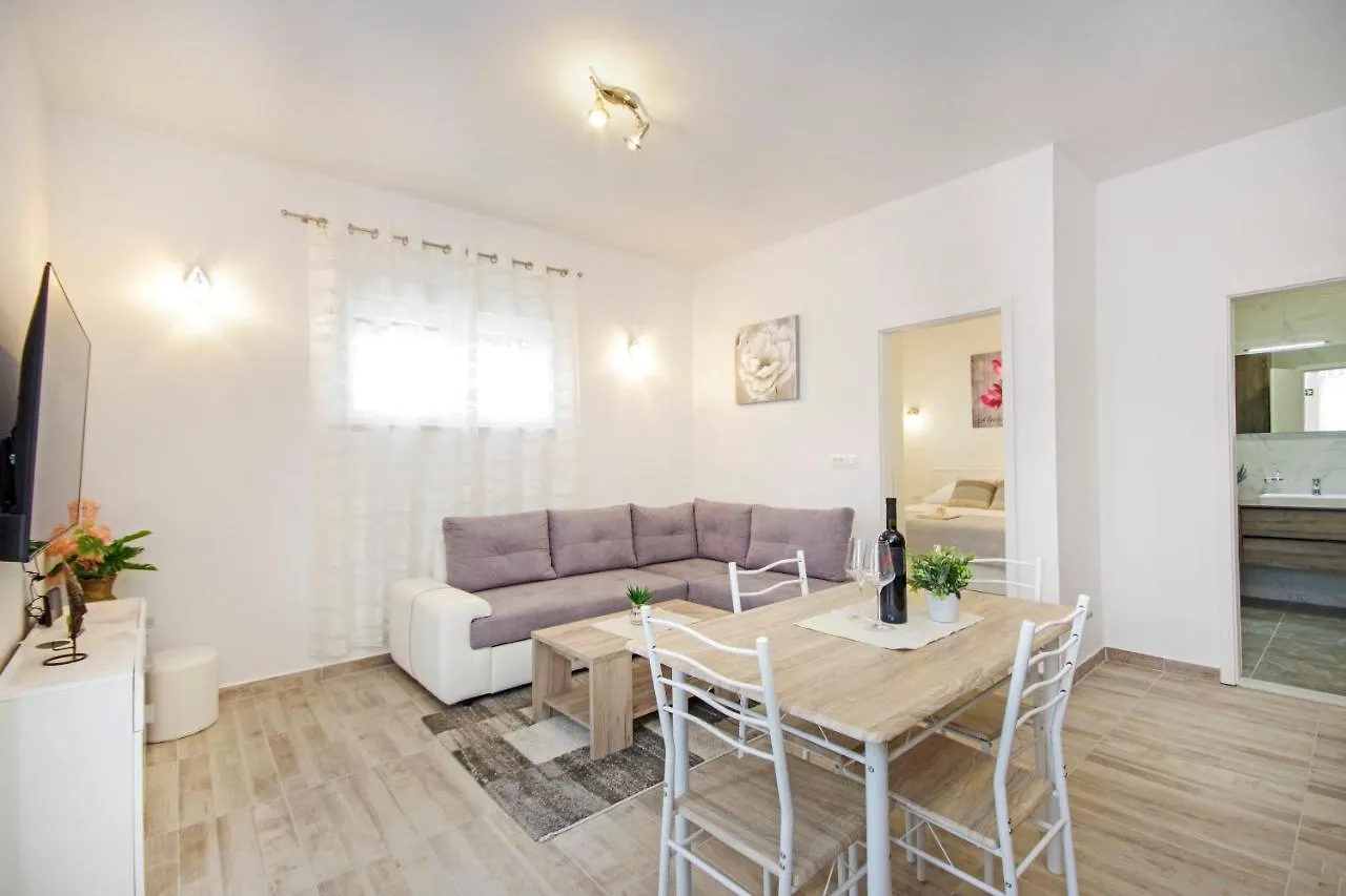 Apartment Apartmani Rokov Kastela