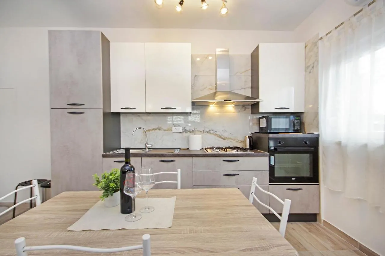 Apartment Apartmani Rokov Kastela Croatia