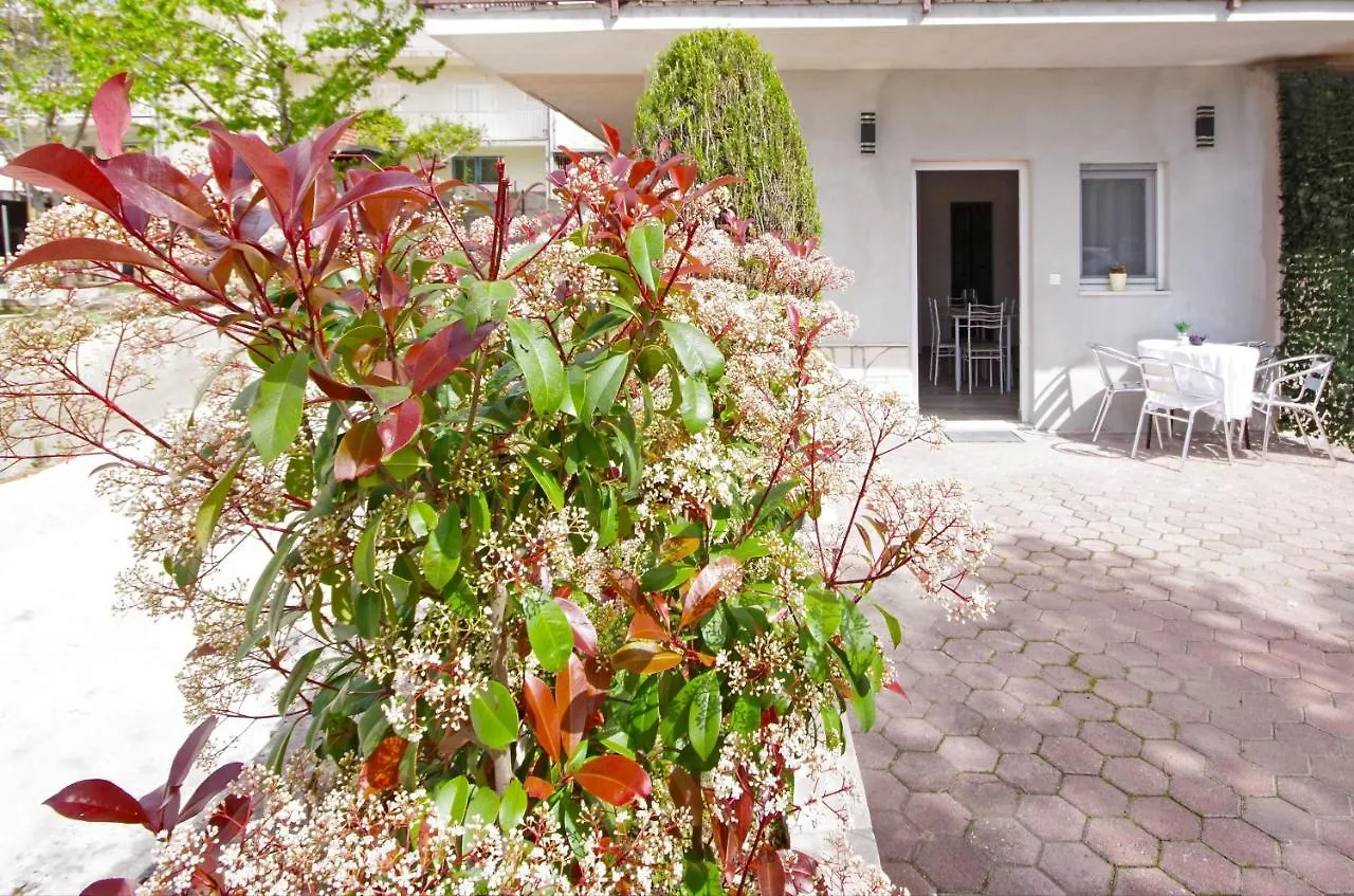 Apartment Apartmani Rokov Kastela
