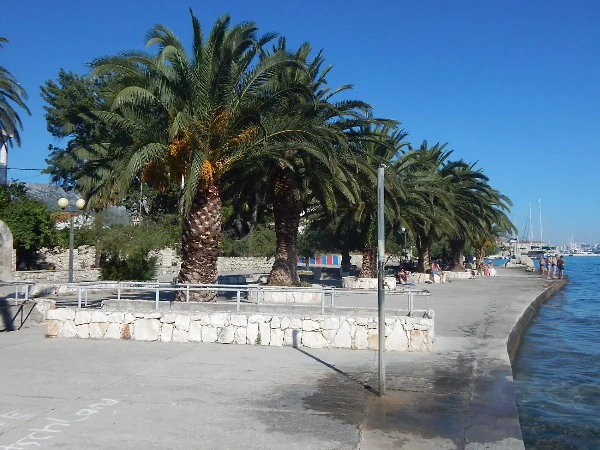Apartmani Rokov Kastela 0*,  Croatia
